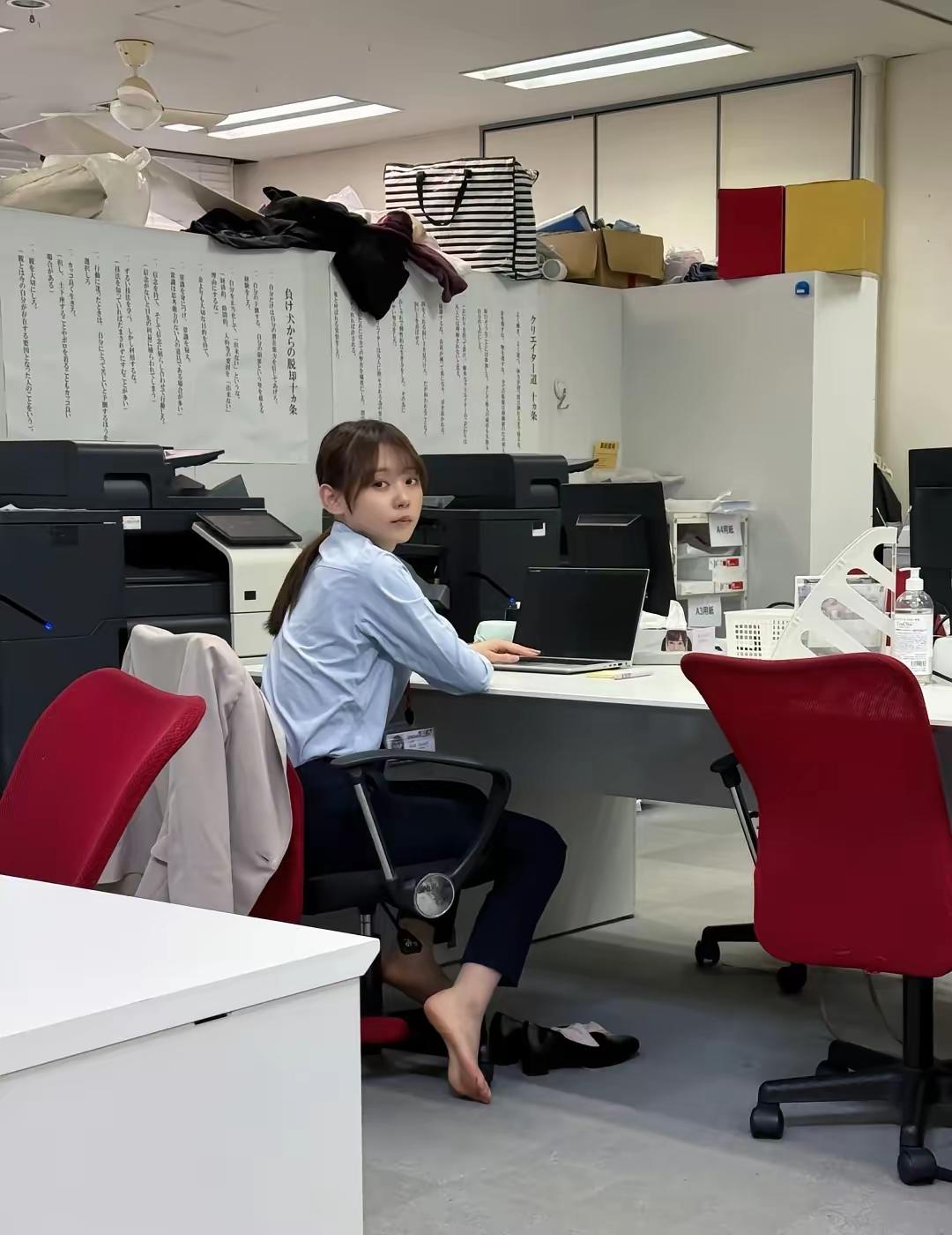 回眸一笑百媚生