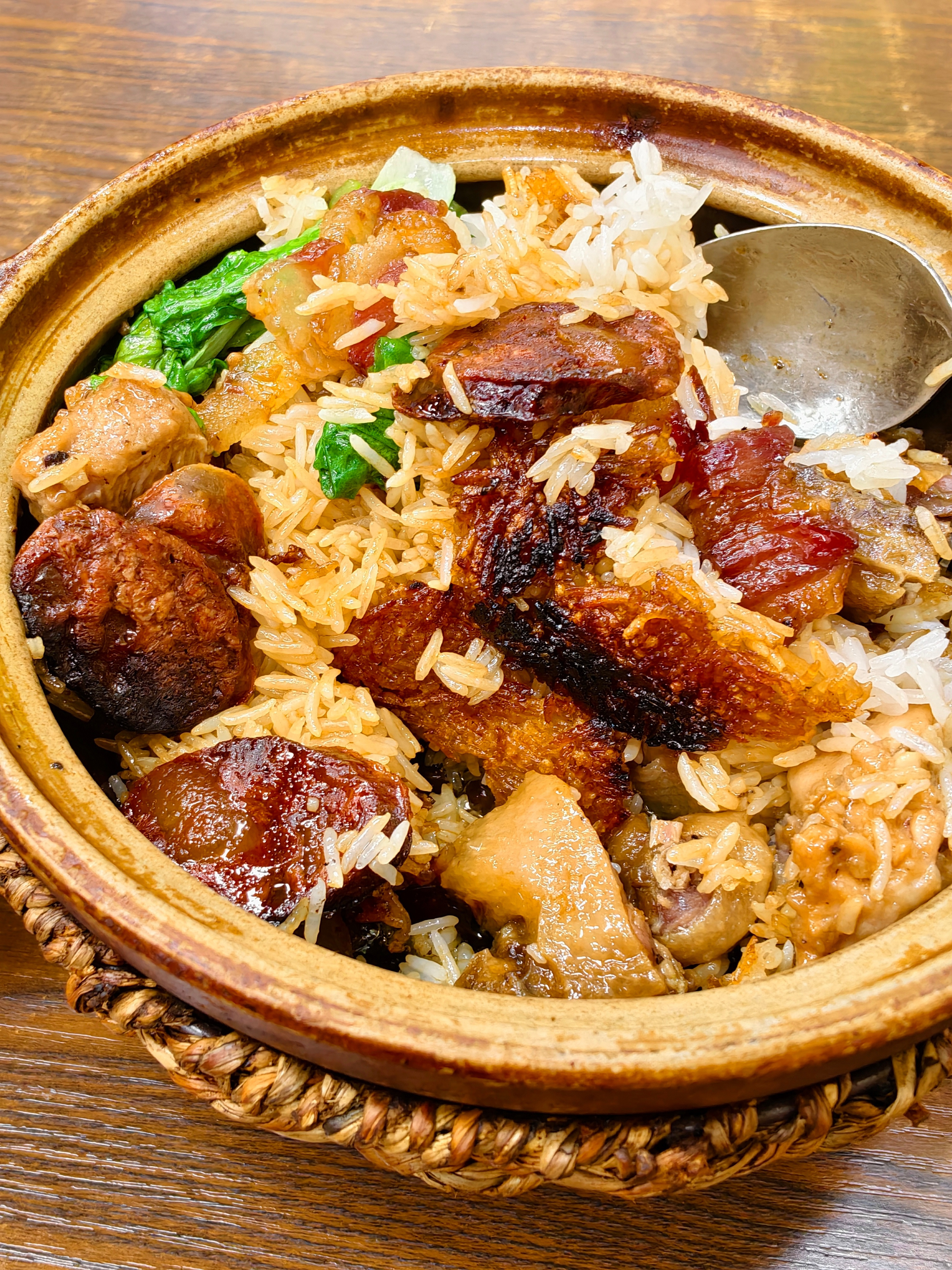这一碗煲仔饭26块感觉比任丘卖的还便宜点[捂脸哭][捂脸哭][捂脸哭]​​​
