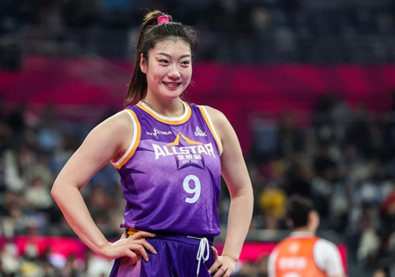你觉得宫鲁鸣弃用李梦合适吗？凭心而论:现任中国女篮主教练宫鲁鸣，弃用女篮核心