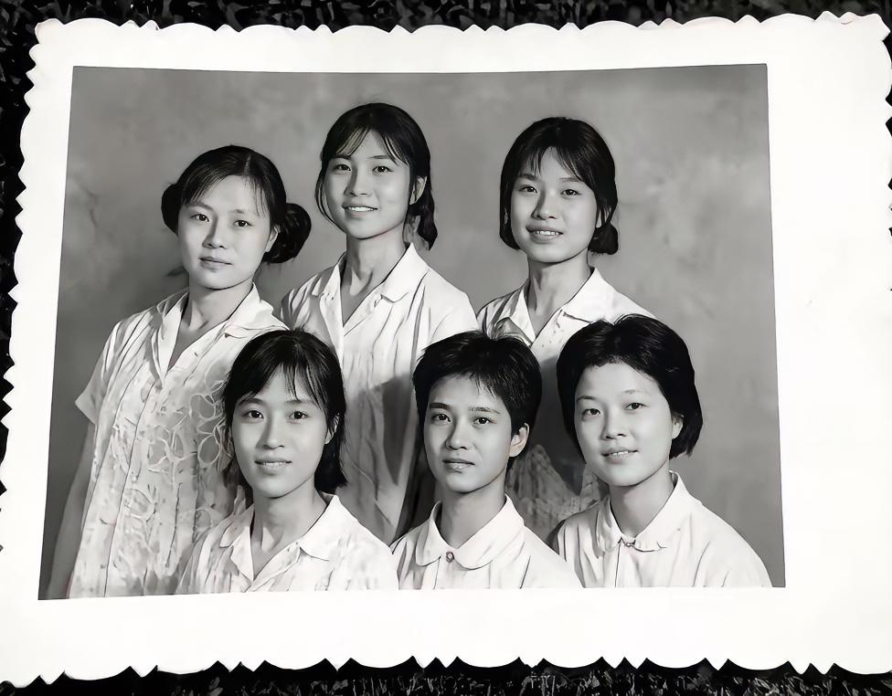 不知不觉都老了，30年过去了，这六位小女生，有一位成为了家喻户晓、人人皆知的大明