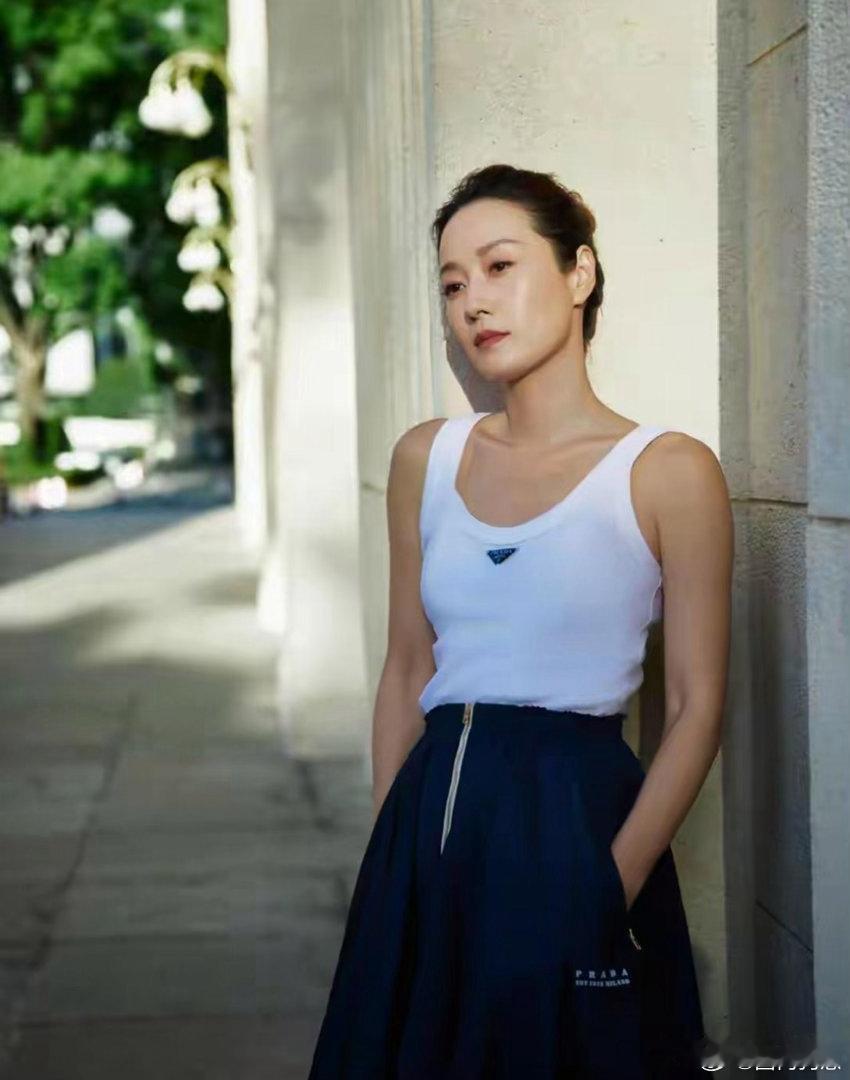 岁月留下了痕迹，马伊琍身上渐渐有了明显的年龄质感。