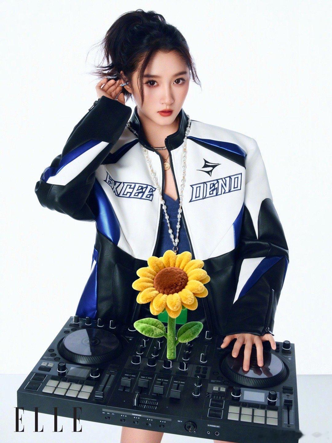 关晓彤机车服神图关晓彤终于找到自己的赛道了🆘关晓彤这次造型真的是狠狠拿捏我了！