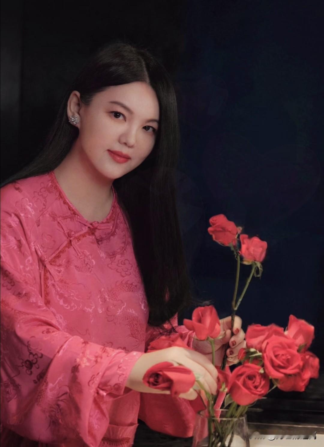 49岁李湘离婚后过的并不如意母亲在她成长过程中对她的控制影响了她与女儿的