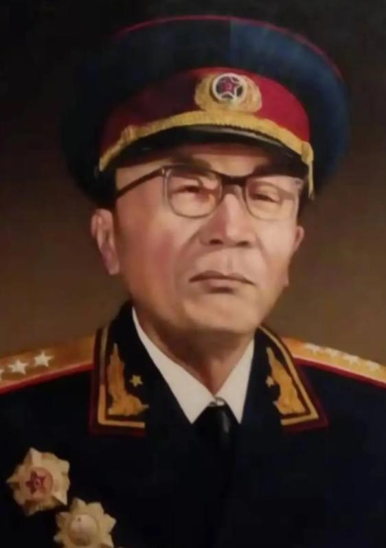 黄克诚说：“毛主席的功绩没有谁能比得上，如果有谁非要说比毛主席更高明、功