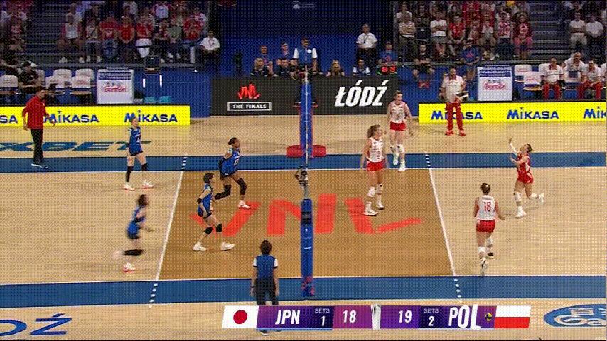 日本女排真的是又白忙活一场啊，而且人家日本队还真的照剧本来演了！总决赛2连败、然