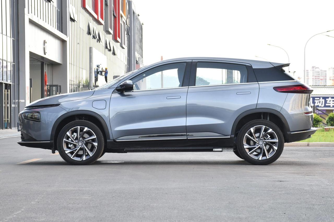 小鹏的车，为什么颜值忽高忽低?G3，头代祖宗，外形很一般。P7，外形封神，