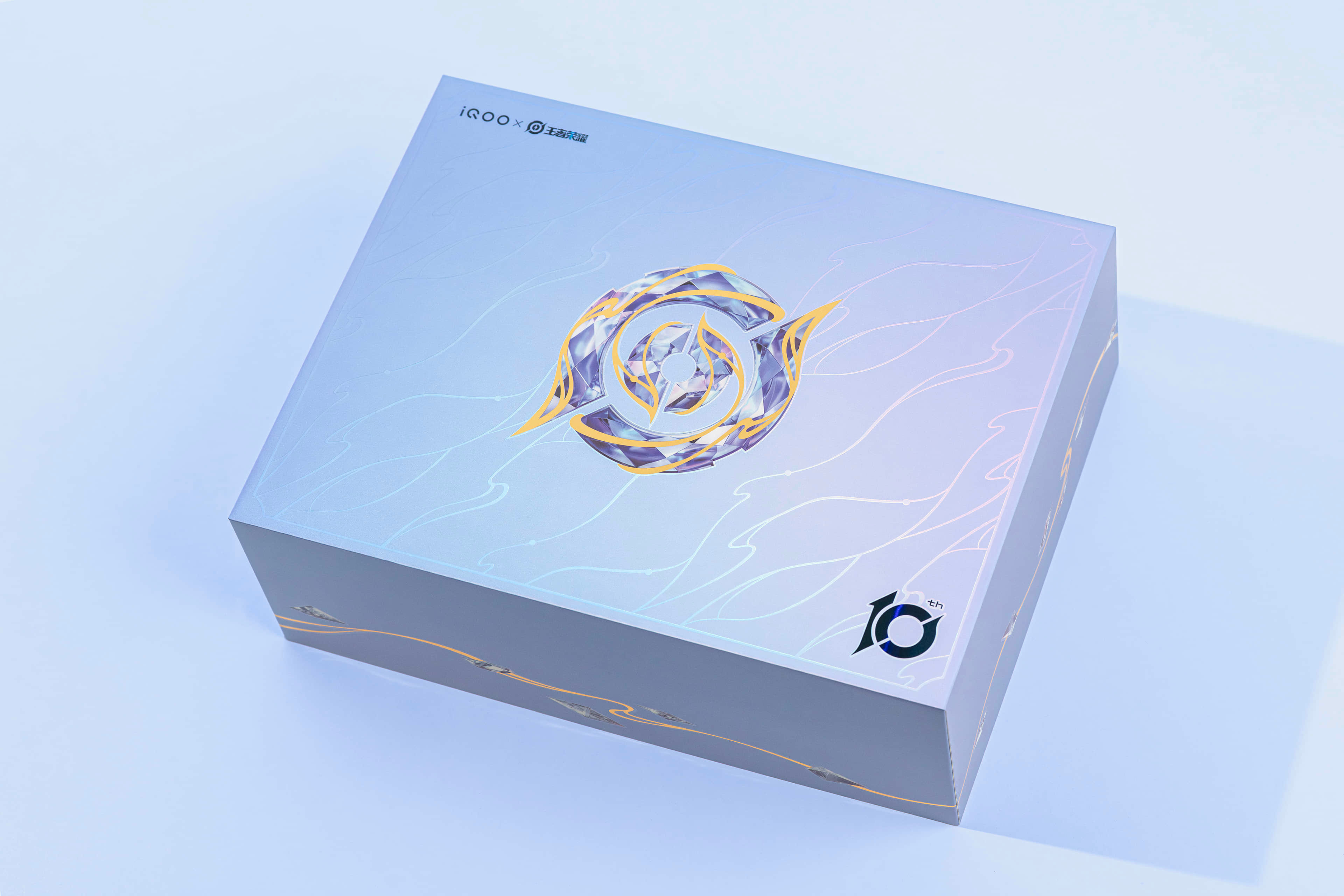 iQOO×王者荣耀绝对是老朋友了，双方很多年前就开始合作，不仅游戏做了专属优化，