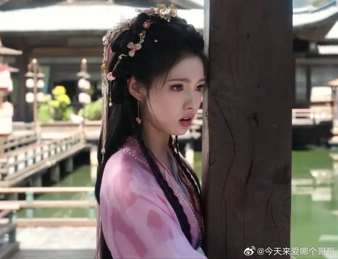 感觉后面的古偶IP可以捧一捧艾米，真少女确实不一样，而且她演技比包上恩强不少