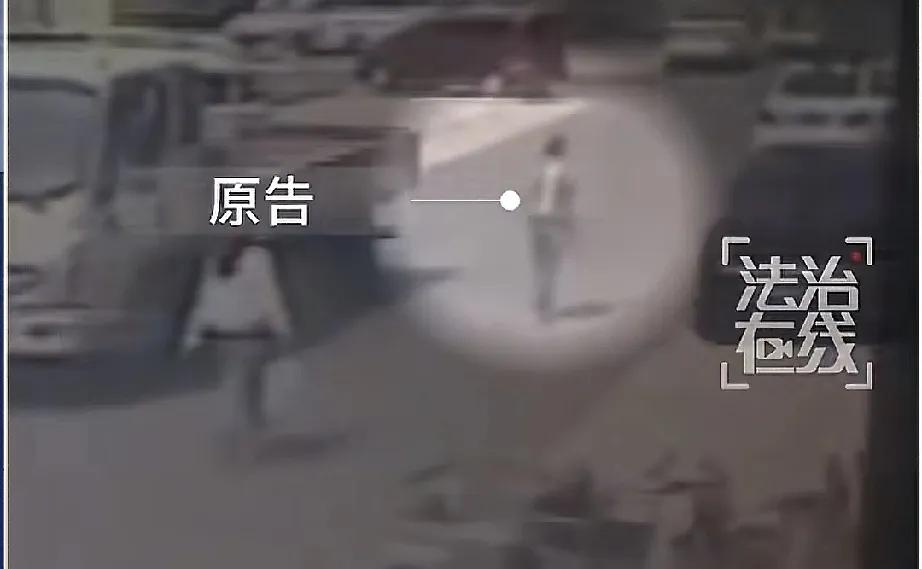 惊天大反转，男子未与老人保持安全距离，最终赔7万的那个普法案例，真相竟与普法栏目