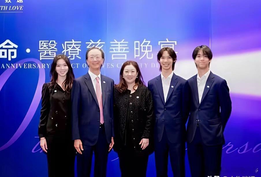 看了伏明霞老公的简历，总算知道她为什么在24岁嫁给大26岁的中年人了，一句话就能