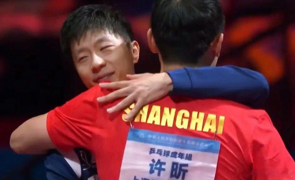 什么叫对手你看看许昕马龙就知道了，别看他俩平时大大咧咧的，实则不然，他俩这次心情