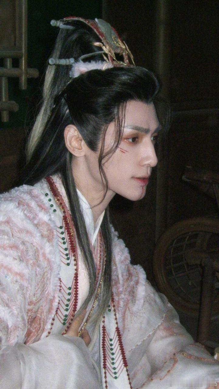 没等来加更等来罗云熙加餐水龙吟加更虽迟，但罗云熙的“加餐”超惊喜！五套片场妆造