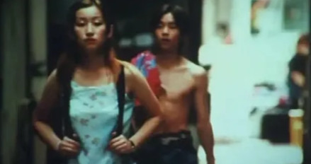 2000年，《榴莲飘飘》剧组邀请秦海璐出演女主角，听说演妓女，大学还没毕业的秦海