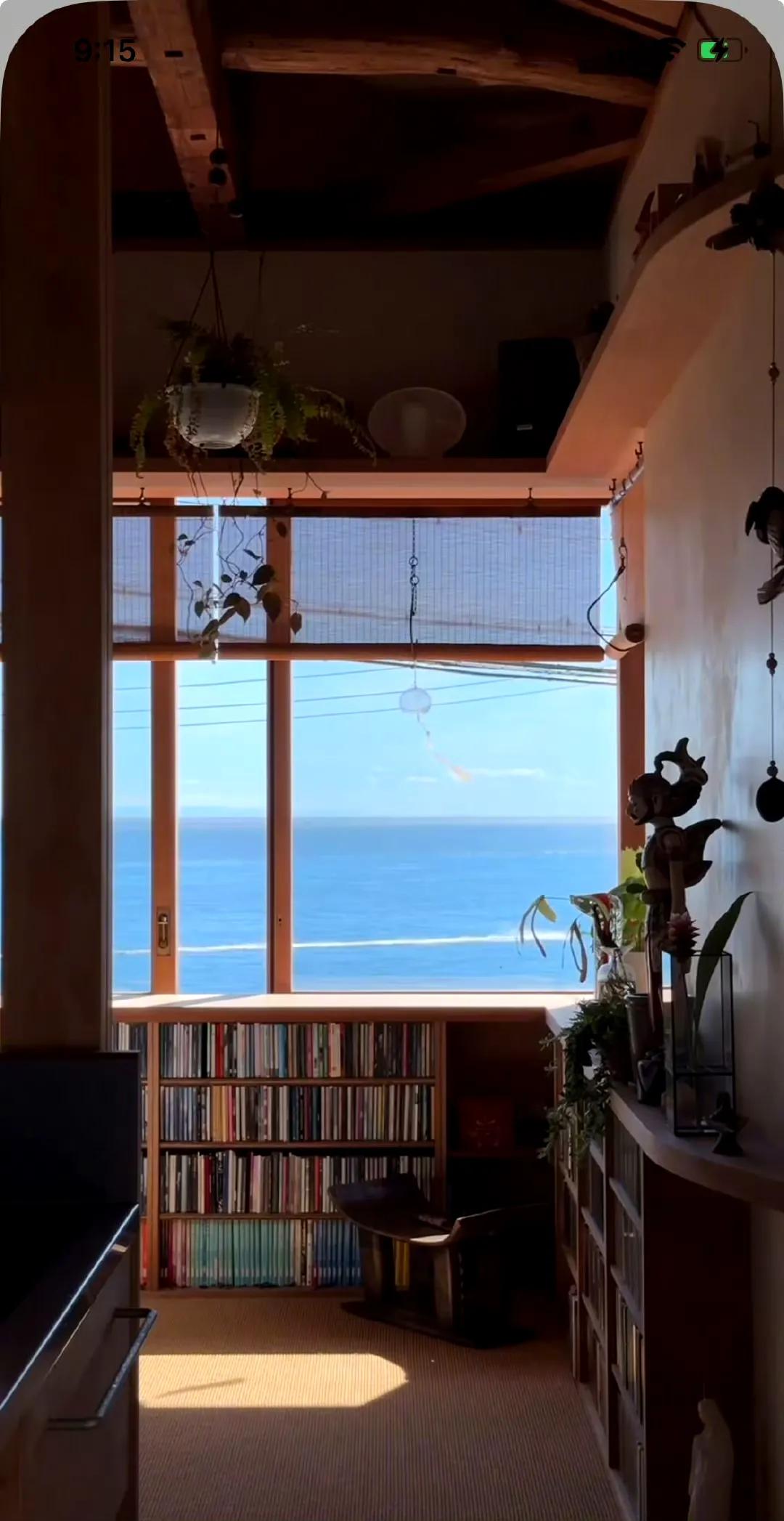 室内设计有很多值得参考的经典案例。像香港岛住宅，用深浅搭配的原木色木地板与木饰面