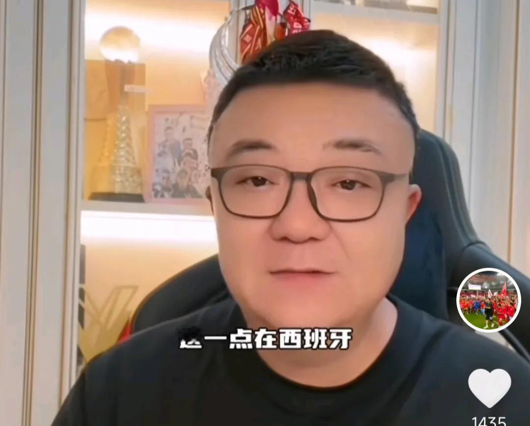 董路在直播间爆了一个料。他表示，从他多年跟进报道中国足球青训的经验来看，目前最