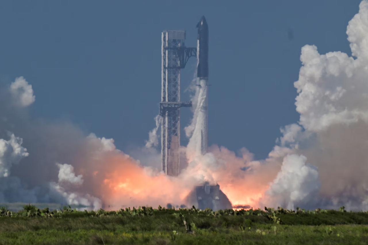 星舰V3首飞翻车？65分钟惊魂试飞，竟是SpaceX万亿IPO的终极路演美东