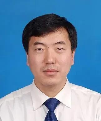 马春波，1970年生人，籍贯地是吉林德惠，18岁时即1988年高考考上大学本科，