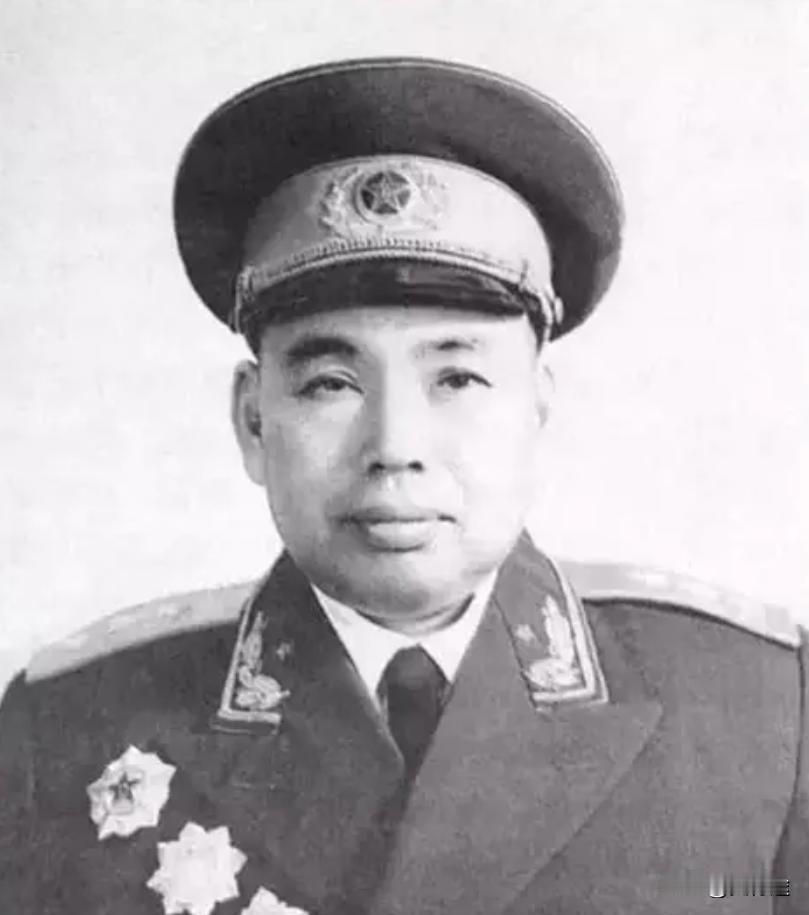 1955年，许世友得知自己授衔上将，开怀畅饮。酒酣时电话响起，大扫其兴，便不耐烦