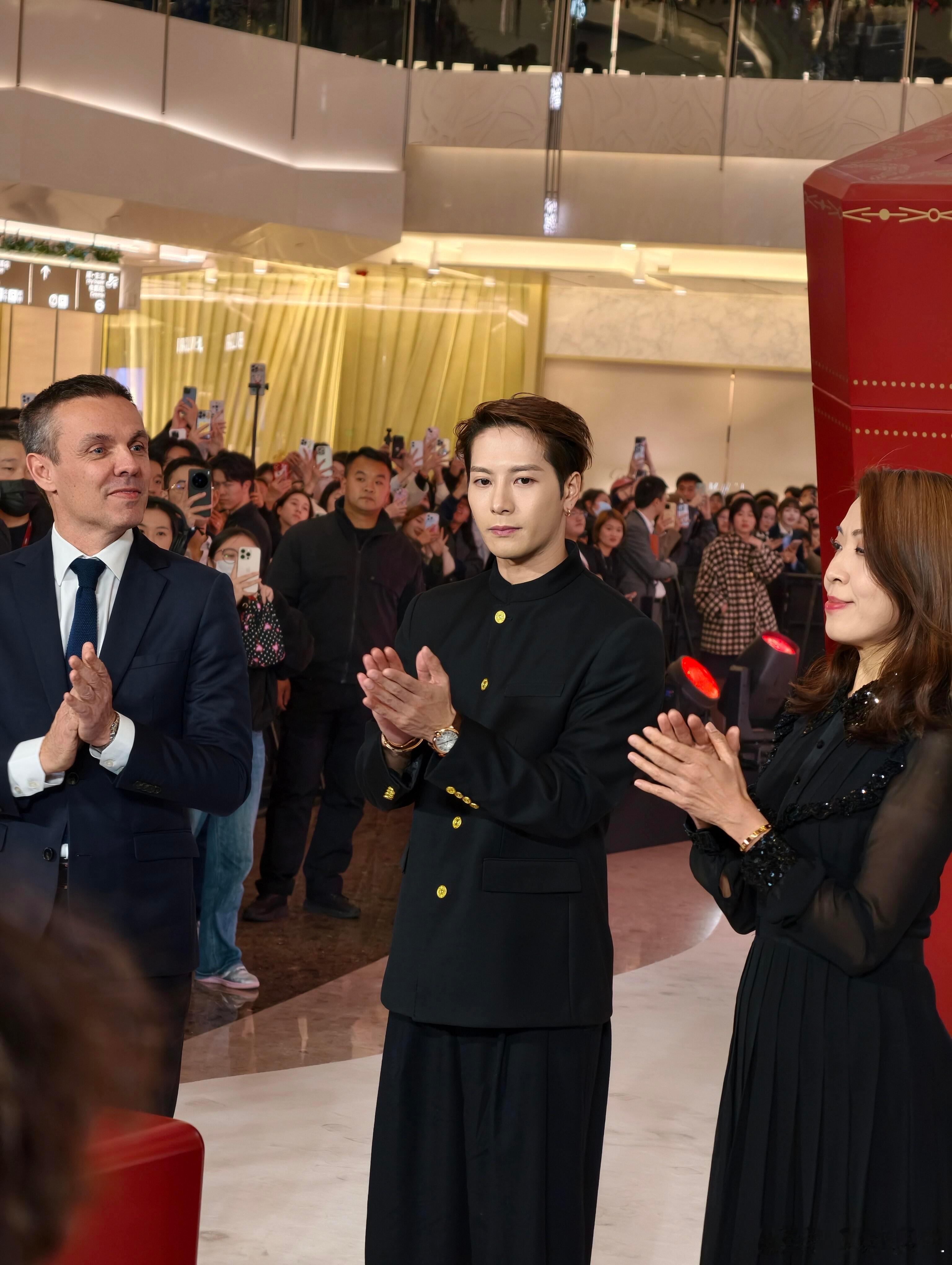 就这个王嘉尔爽☝🏻卡地亚门面全球品牌大使