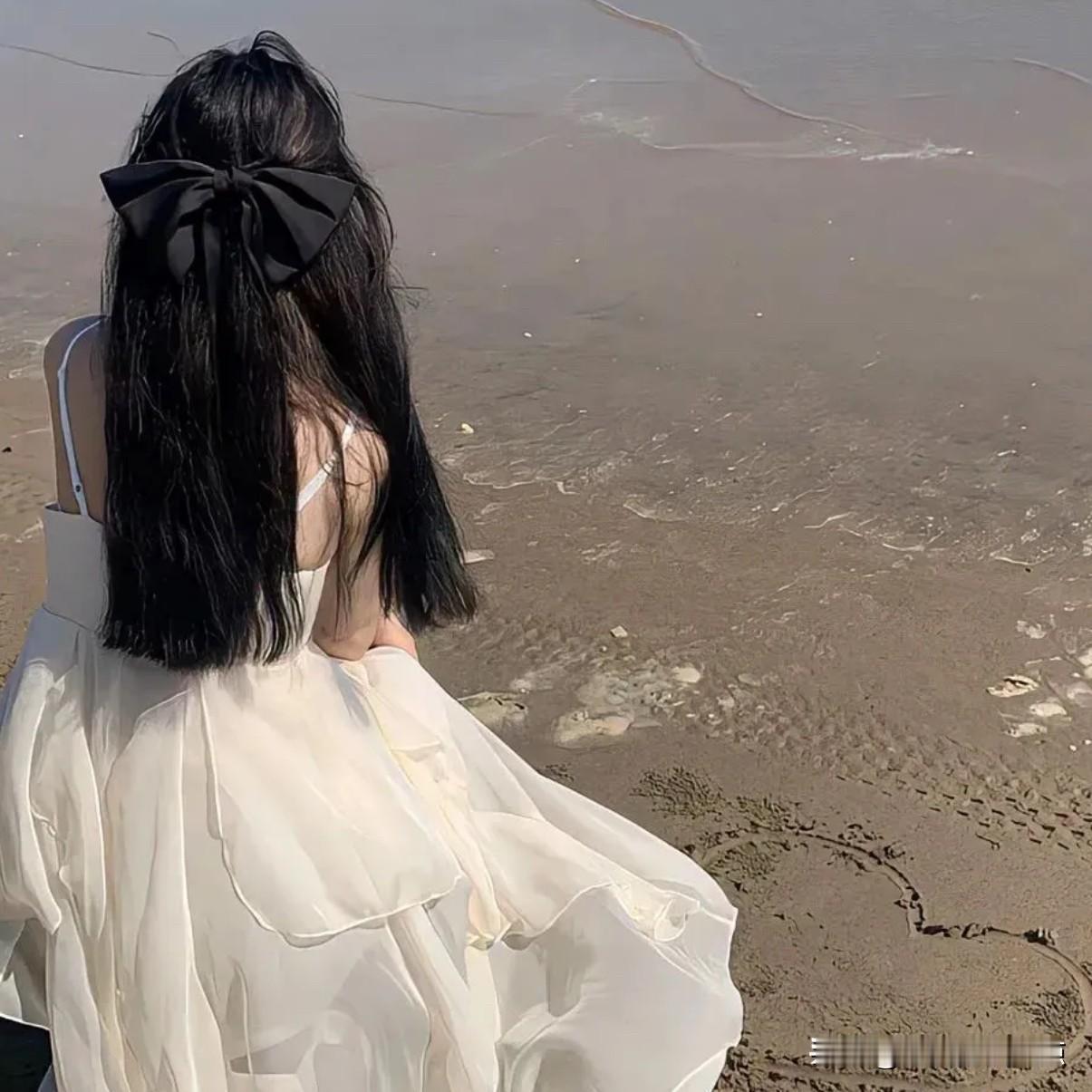 很多女人容易犯傻以为你陪一个男人睡了，他就是你的了别傻了，他是人属于你了