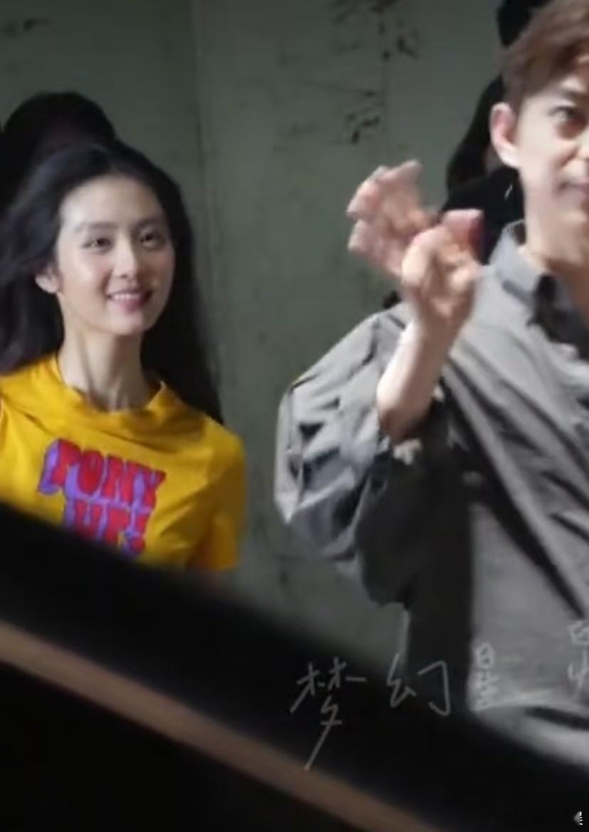 以为看到了孙莉黄多多孙莉太像了母女俩好像​​​