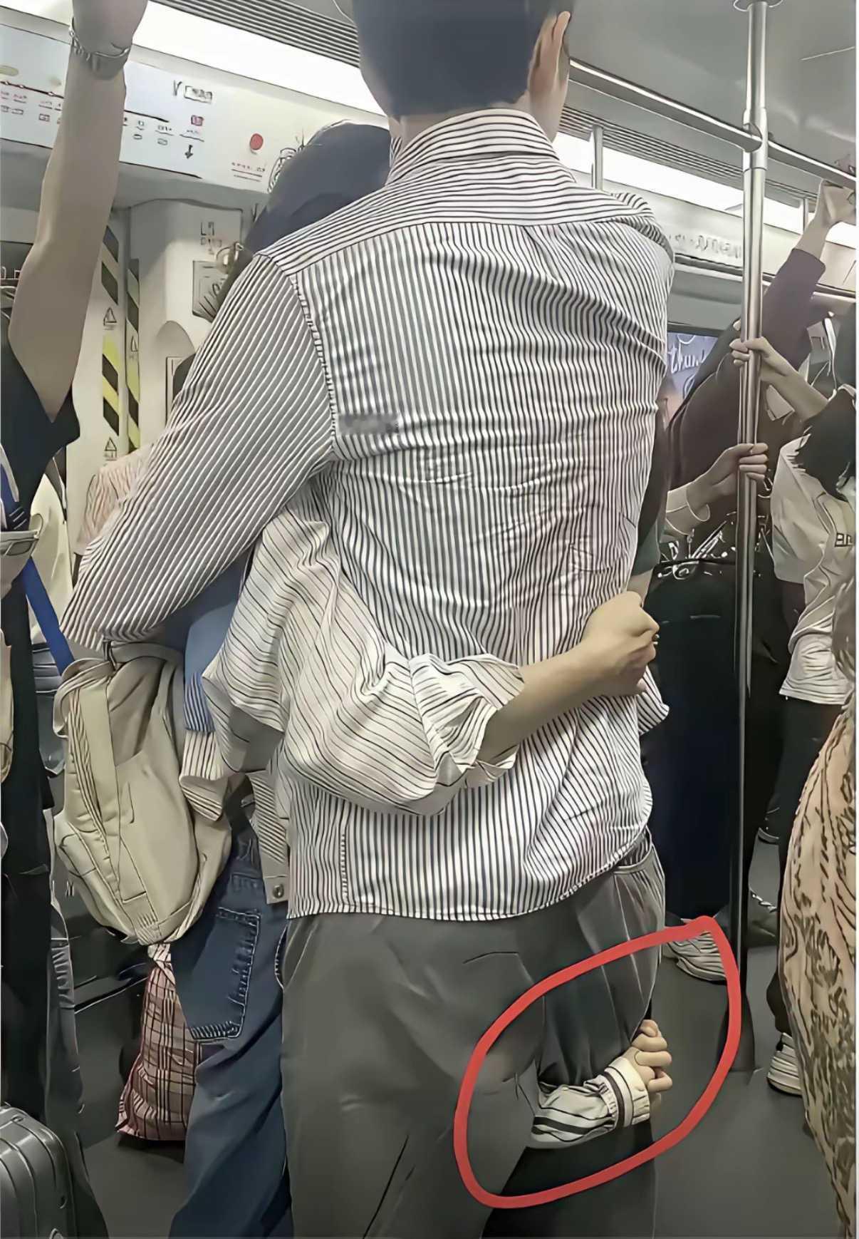 地铁上，真爱和意外……