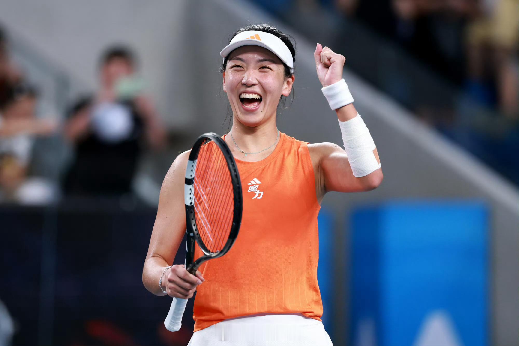 王欣瑜🇨🇳面对世界第四阿尼西莫娃🇺🇸，首盘6-7（4）遗憾失利，你觉得欣