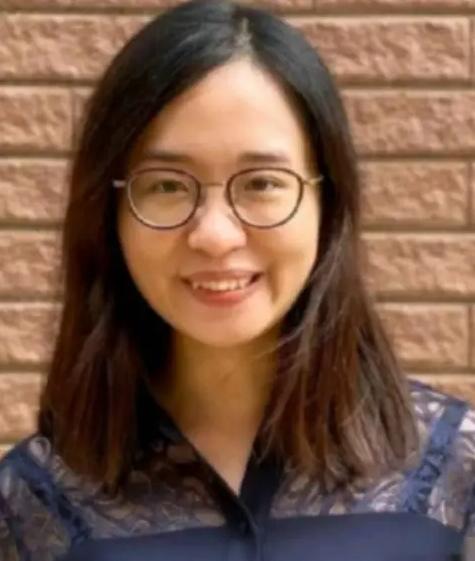 2022年，乱港分子何依琼卖掉所有家当，拿着BNO证件从香港搬到英国，本来打算熬