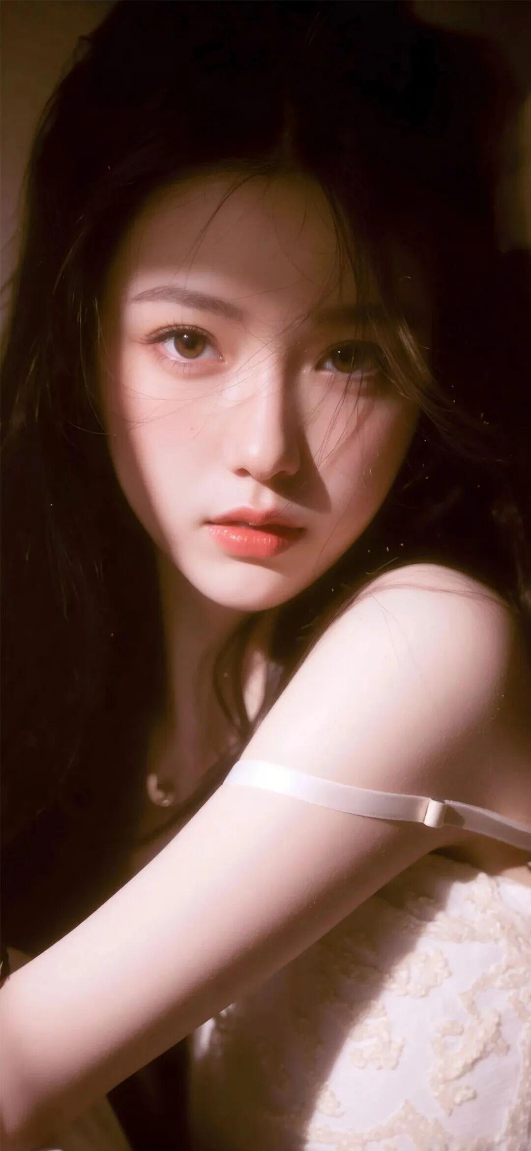 美女的美丽体现在何处呢？五一的时候去万达逛商场，有人过来搭讪，说了没几句就要请我
