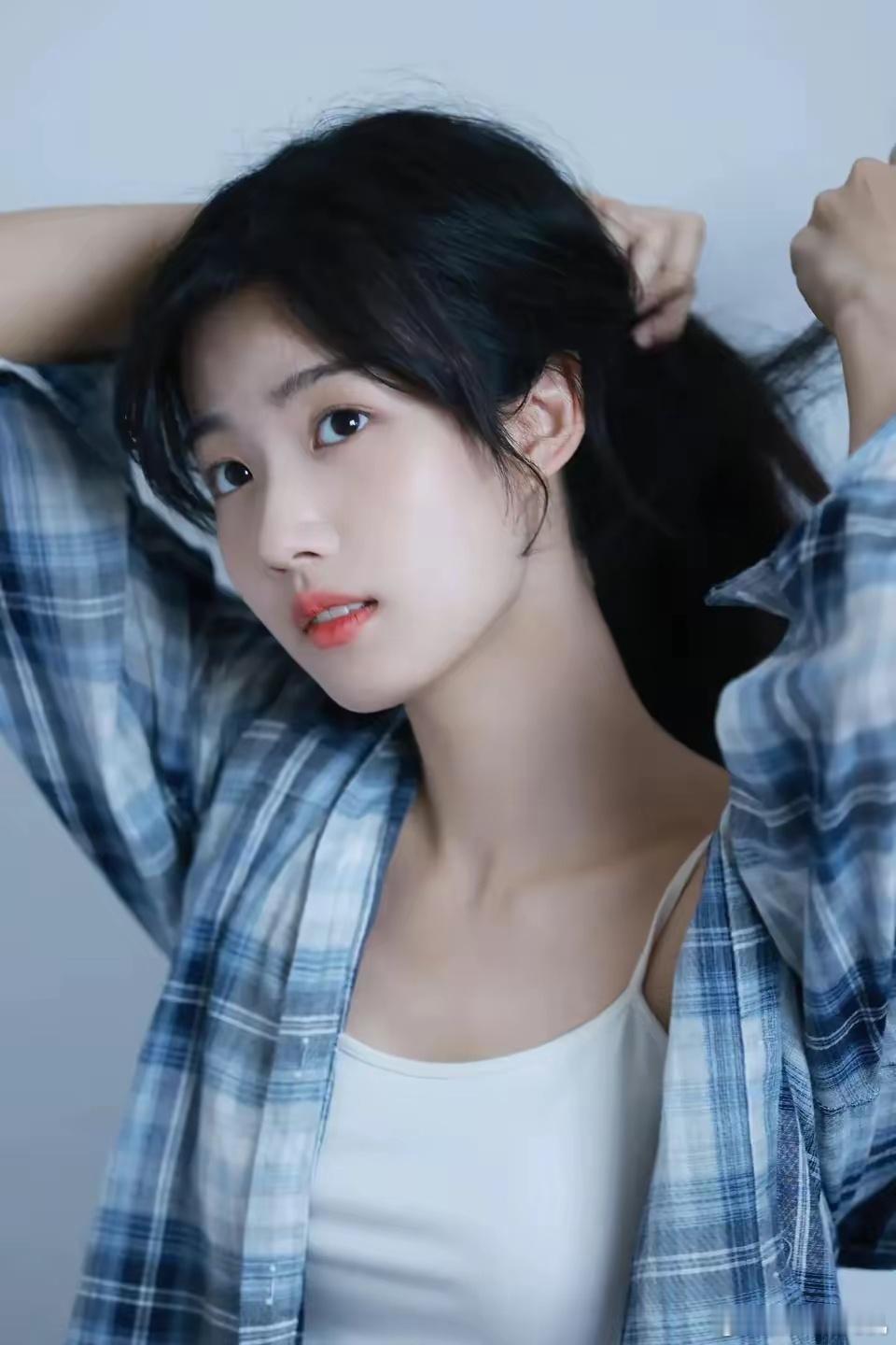 同属一家经纪公司的卢昱晓、李一桐、张凌赫，在团队配置与资源扶持上有着明显差别。圈