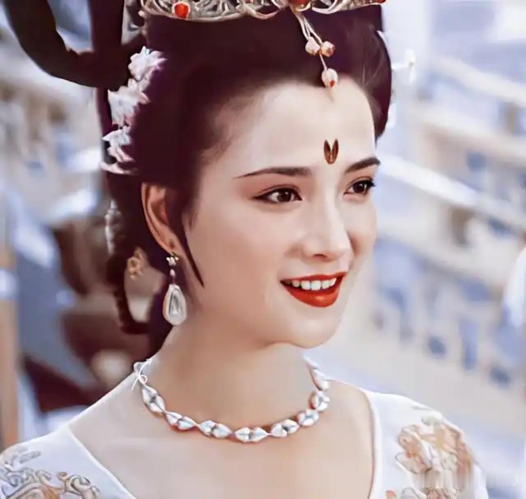 很久没有因为一个演员的去世而流泪了，上一次是朱媛媛。总觉得何晴一直没有远离荧屏，