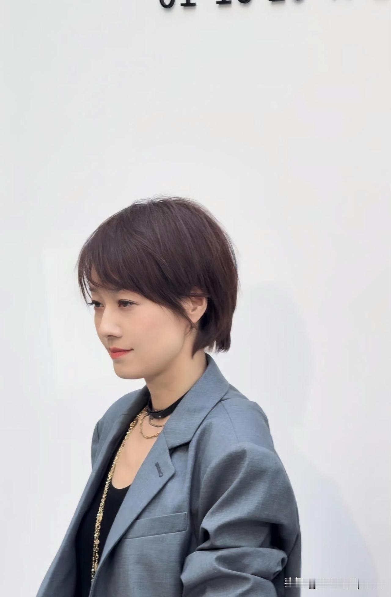 马伊琍这状态真的绝了，50岁还能有罗子君那股子劲儿，骨相美人果然抗老天花板！灰