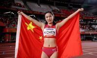 “爸爸，我有出息了！”陈妤颉亚运会百米夺金后，冲着镜头喊出这句话。后来接力再拿金