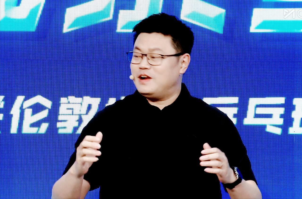笑死我了！侯英超说：我就是国乒的福将呀！以前我是解说女团比赛，我还解说够呢