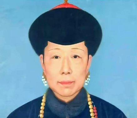 雍正咽气那夜养心殿烛火乱晃，乾隆跪在生母跟前试探道："皇额娘可要随皇阿玛入陵？"