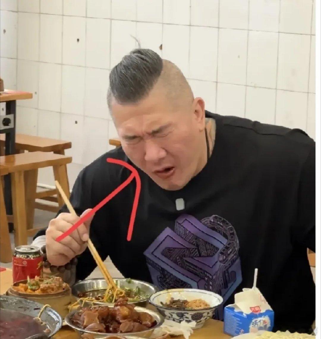 事实证明，再大的网红也要陪资本演戏！不信你看看网红馆长明明是个台湾人，饮食清淡，