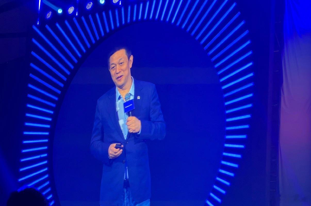 蔚来创始人李斌在高通峰会交流中指出目前车载电子架构普遍存在资源浪费现象。现阶段新