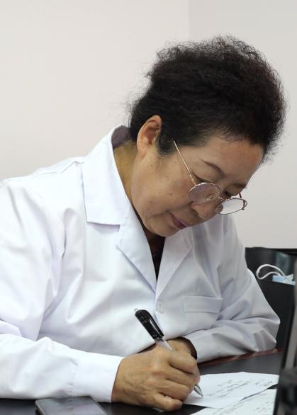 “不痛不痒”才是最危险的！40多年临床经验的眼科专家揭露：80%的视神经萎缩患者