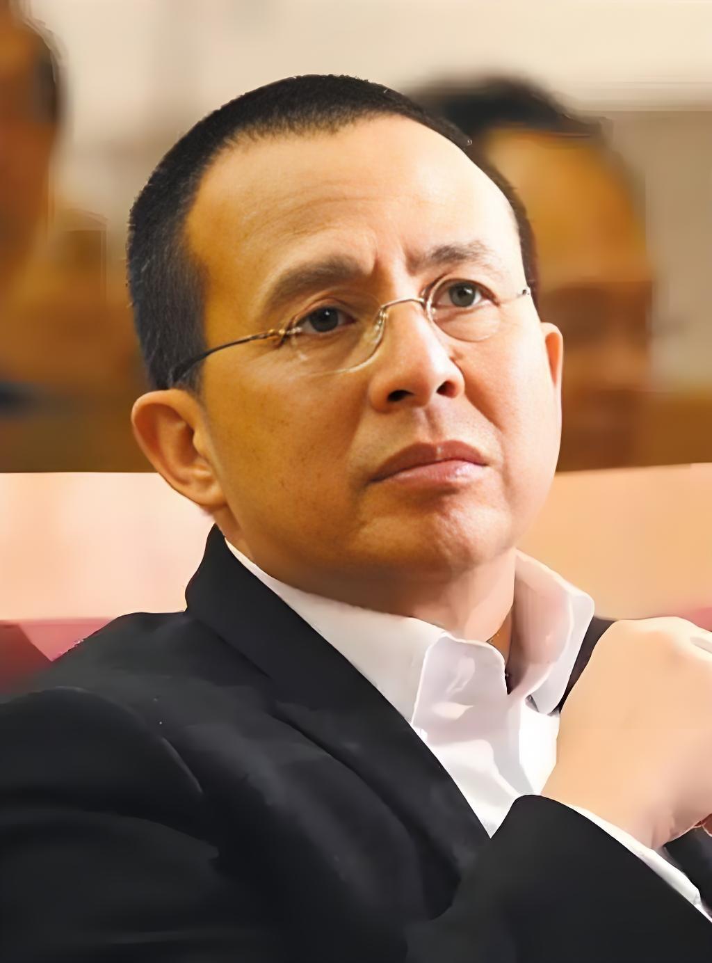 香港大火个人捐款……家国情怀！香港大埔宏福苑火灾牵动人心，爱国爱港人士以个