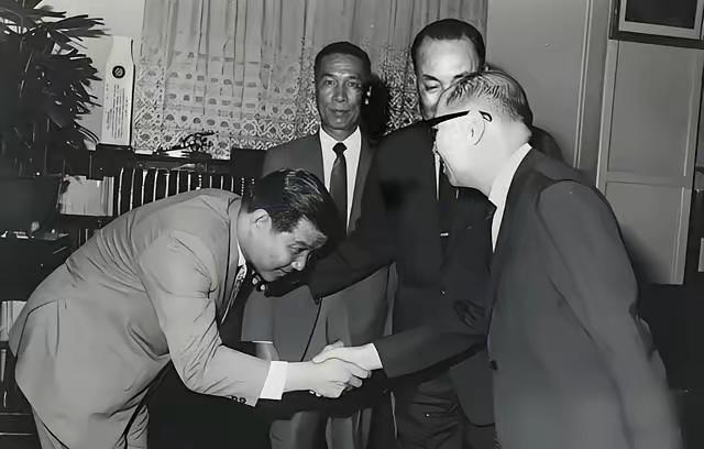 1969年，曾在香港警界身居高位的“五亿探长”吕乐，前往中国台湾地区，借助亲属关