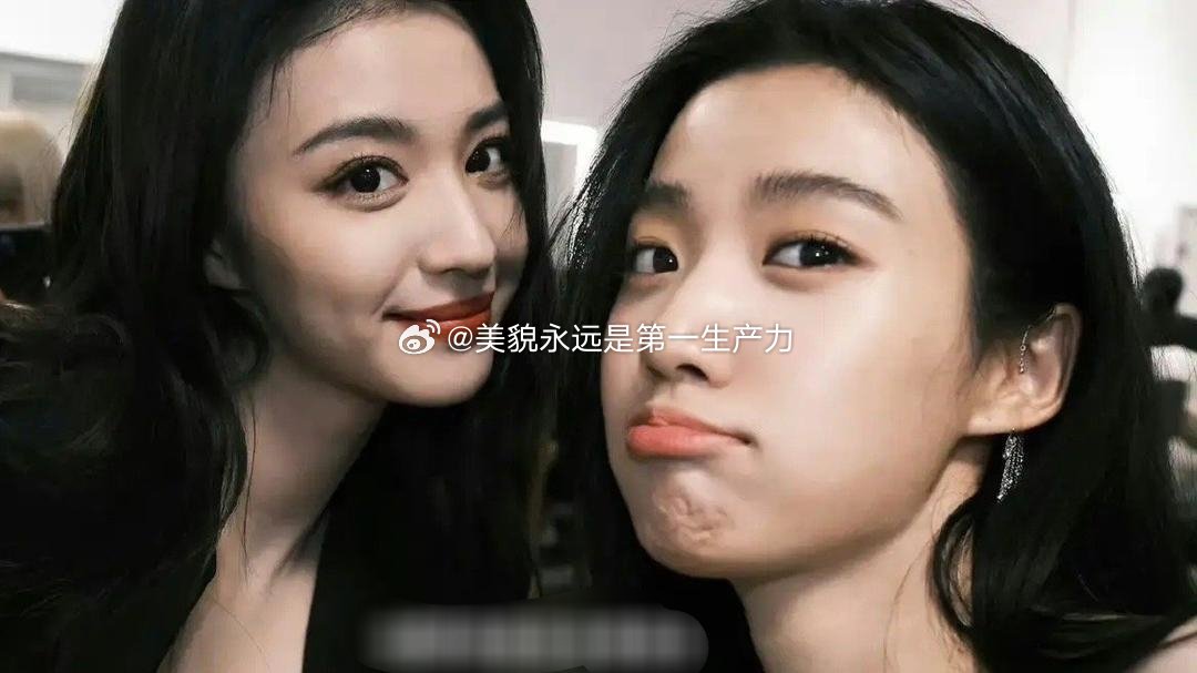 都说卢昱晓有点普但是合照好像没输过