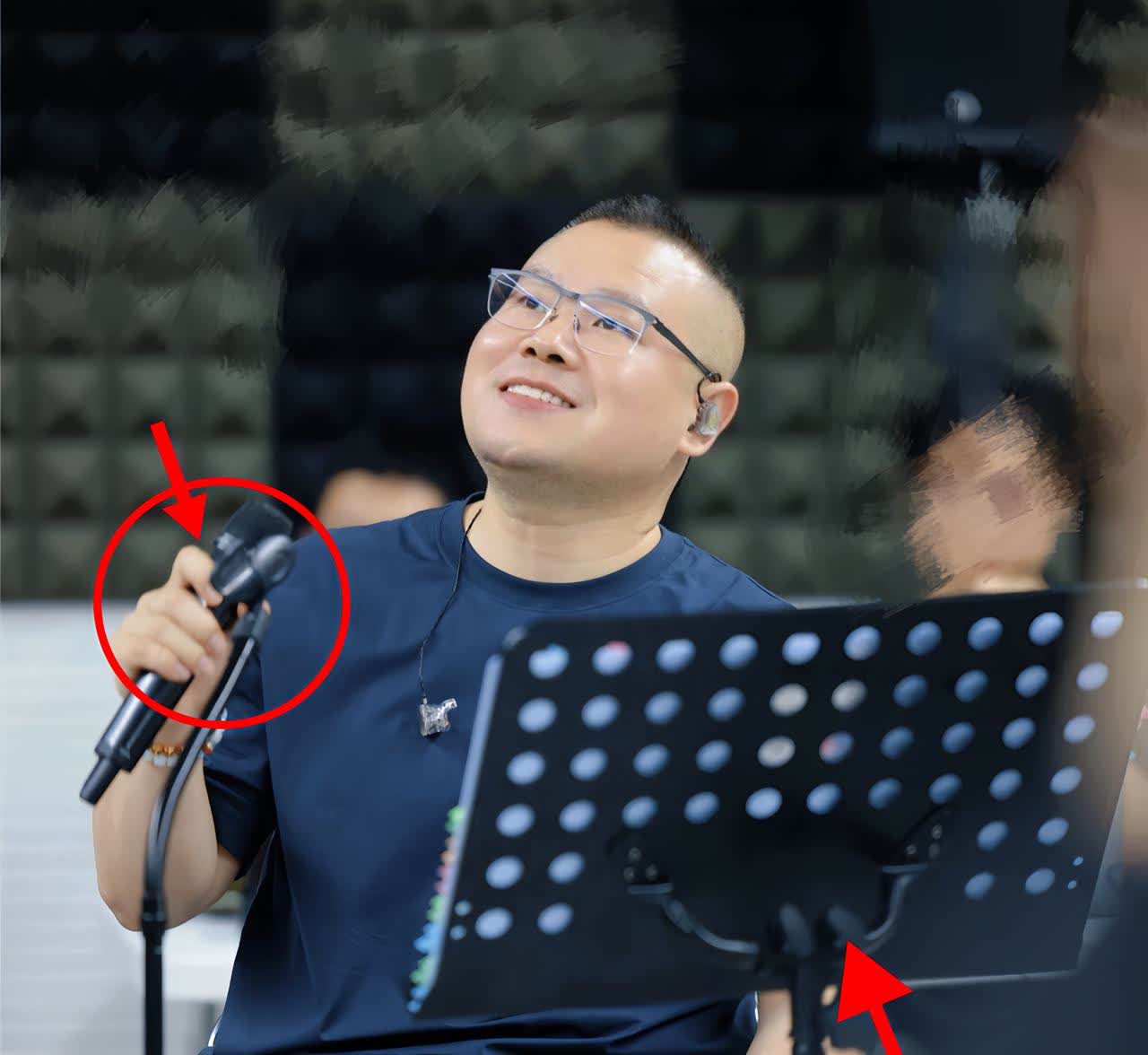 一觉醒来岳云鹏成为全网最大的笑话了吧[笑着哭]不是他要开演唱会，也不是他又