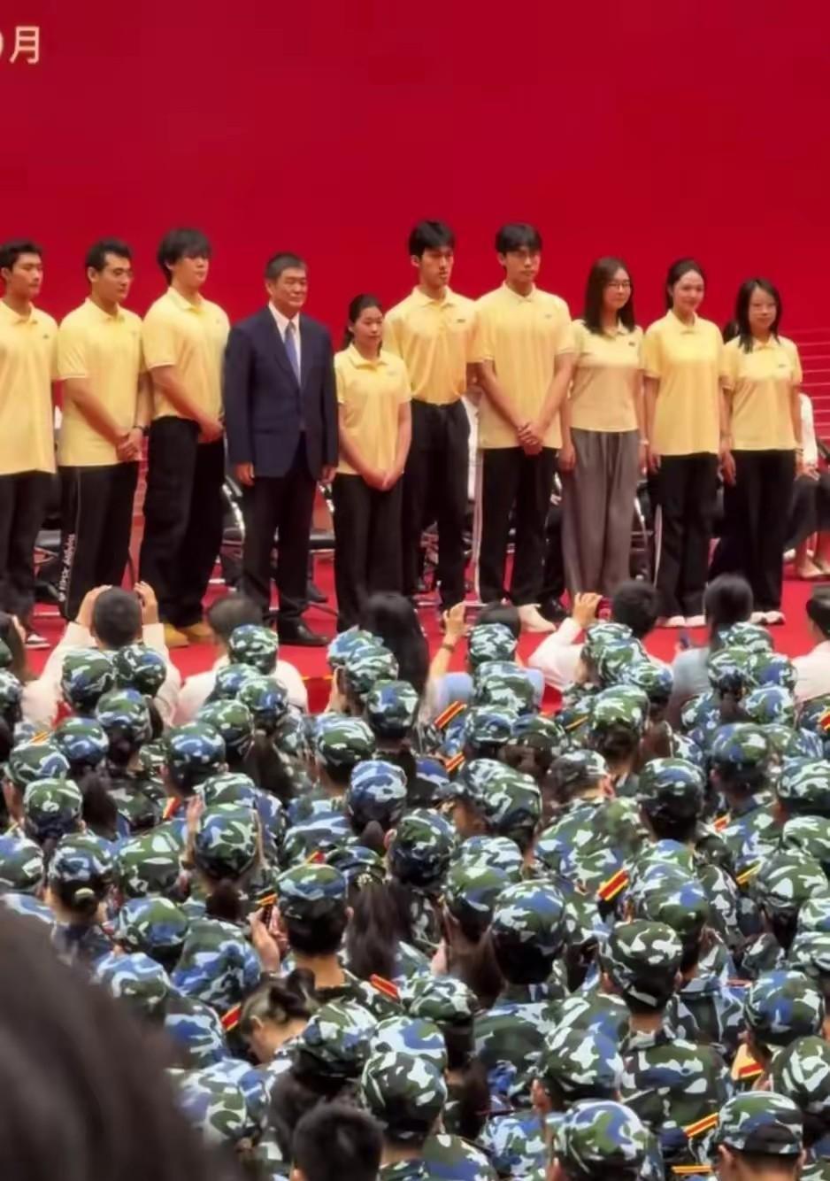 她已经很圆满了，以后想做什么就做什么呗！全红婵开始了大学生活，苏炳添在这个学校