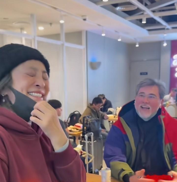 一代人终将老去，但总有人正年轻。李勤勤赵文瑄，年轻的时候长得都挺漂亮，现在的都