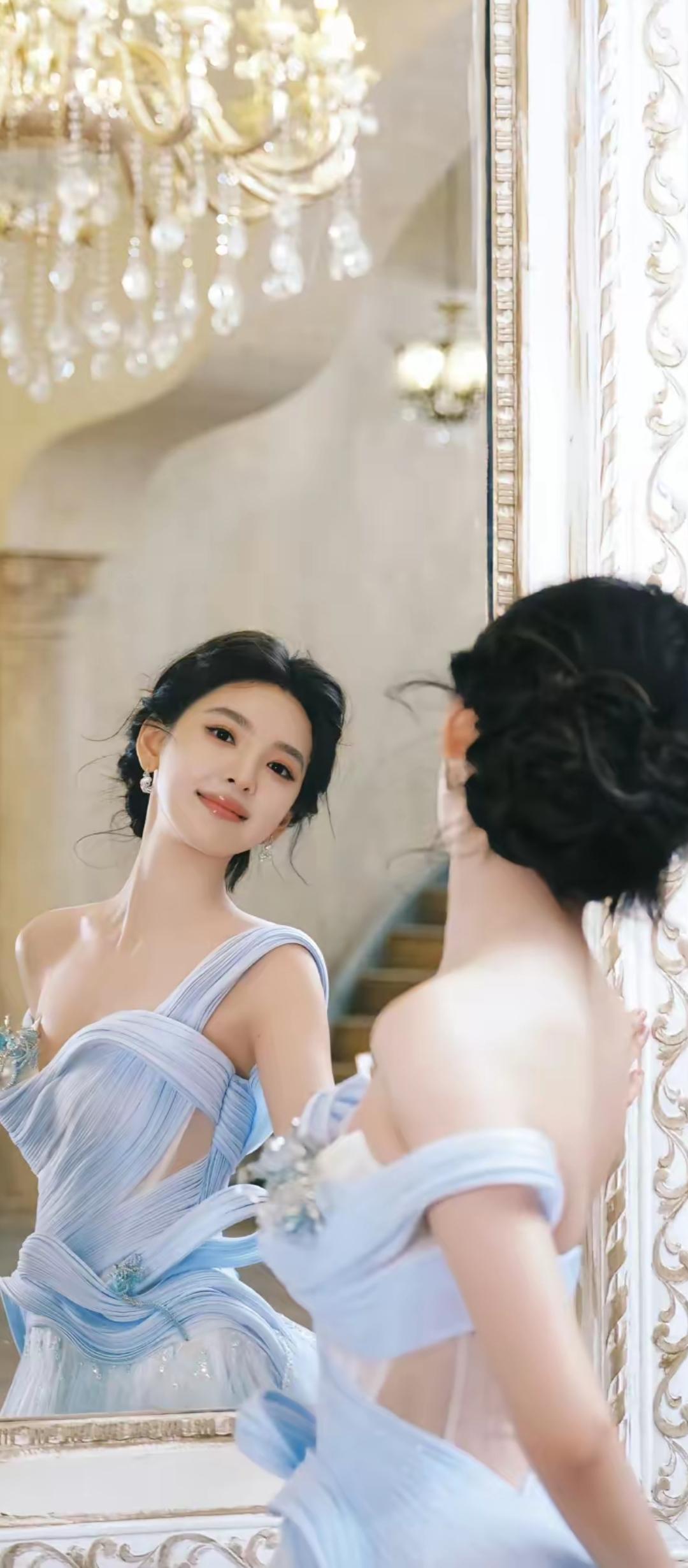 优雅蓝裙，镜中自赏，惊艳时光✨