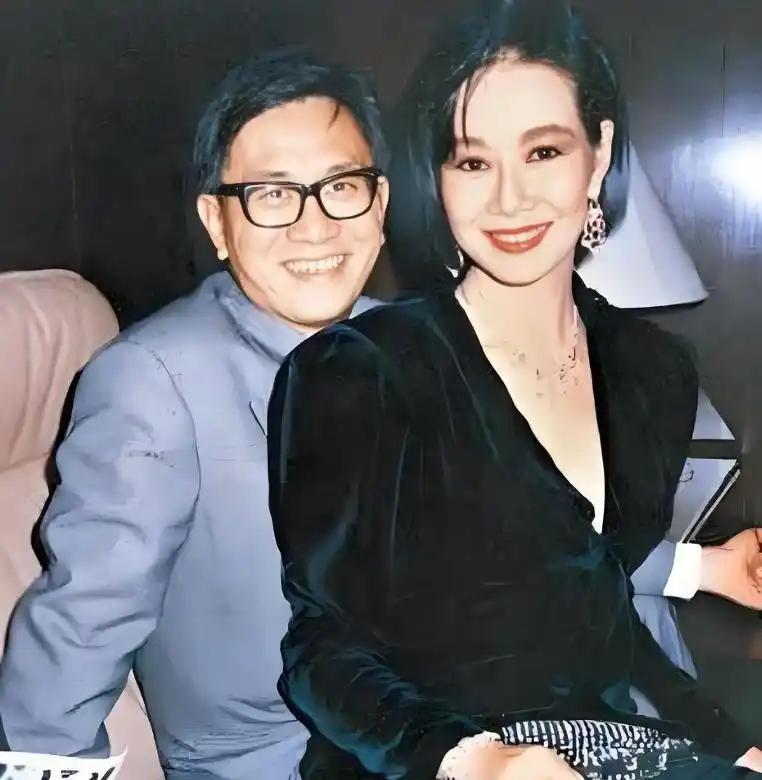 一生好酒又好色，却才华惊人。2004年11月24日，63岁的“香港四大才子”之一