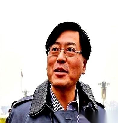 我到现在都记得，十年前联想收了摩托罗拉，整个网上都炸了锅。一片群嘲，说联想是“
