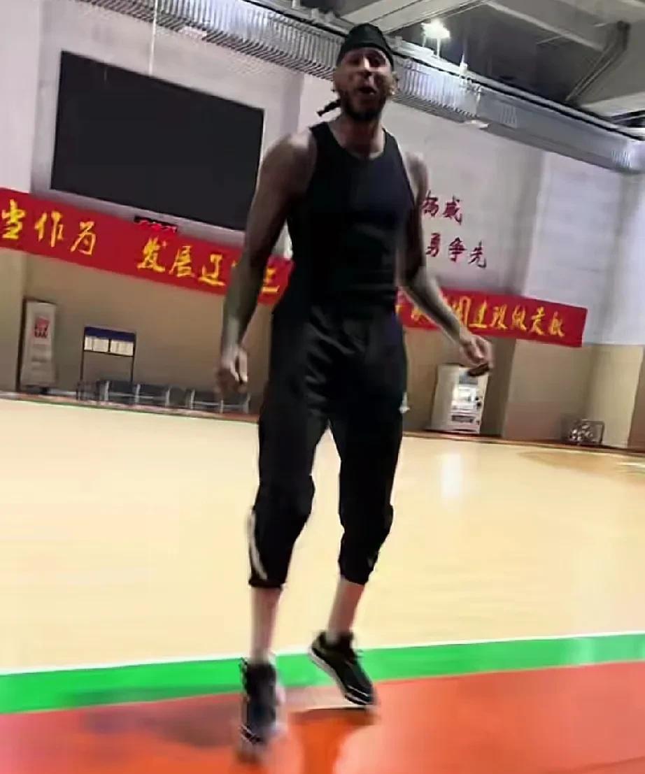 莫兰德很兴奋！辽宁三外援开始训练！辽宁男篮新赛季三名三名外援已经开始训练了，布