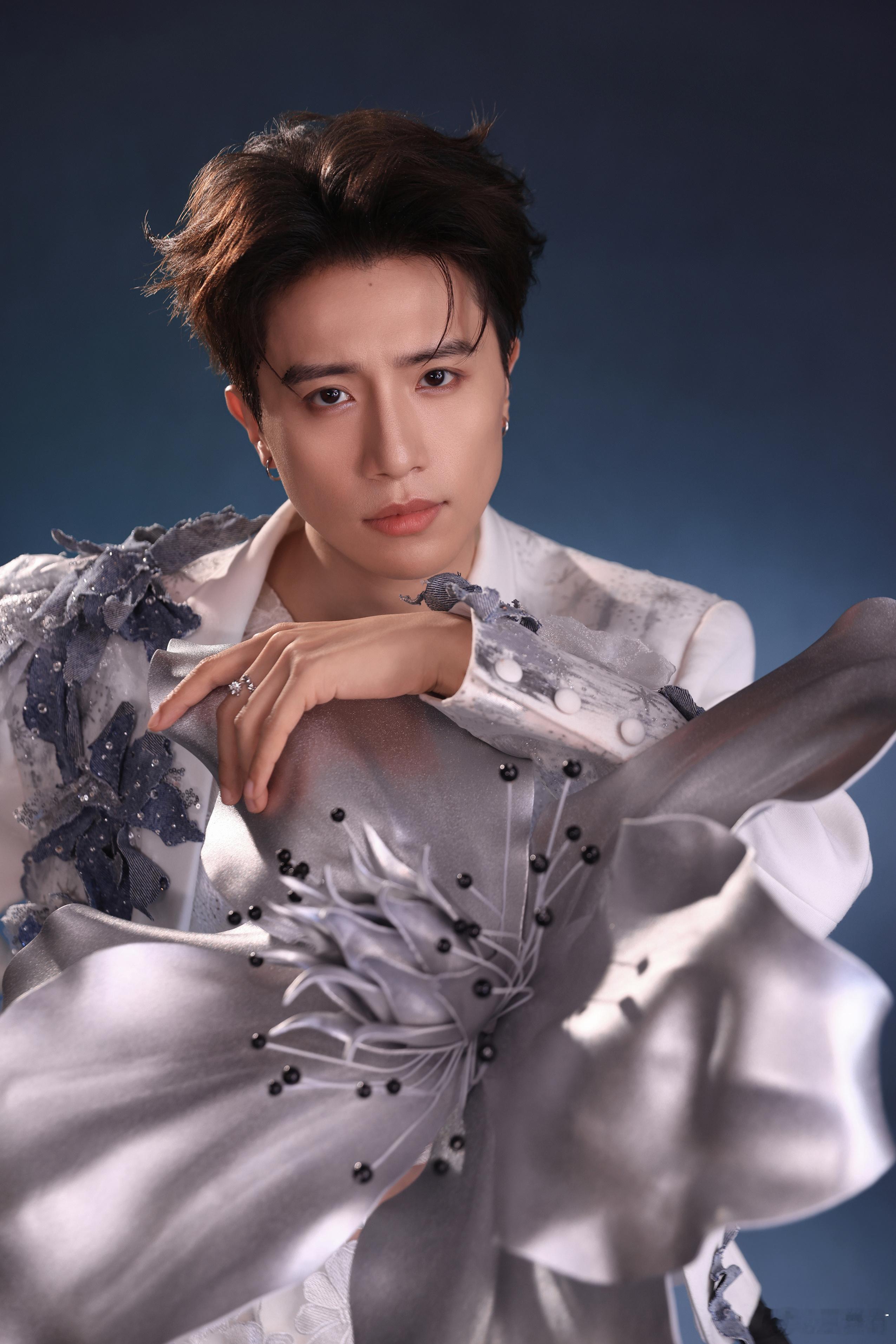 拍了拍肆意盎然武汉站巡演伯远xevier​​​