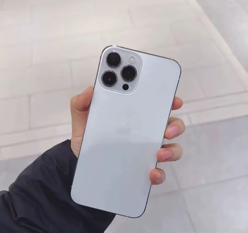 我们办公室里有十个人，只有两个用iPhone手机。我问了一下他们用安卓的人为什么